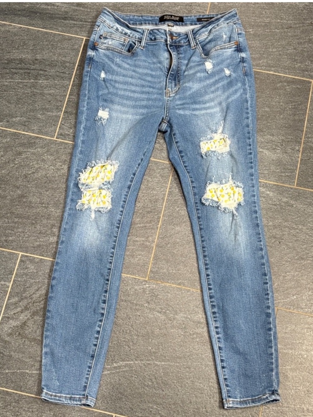 Judy Blue Light Blue Denim Jeans with lemon detail! 🍋 🍋🍋🍋